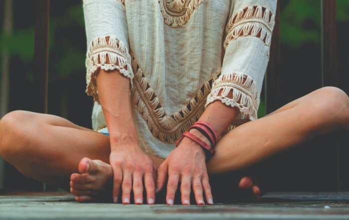 Frau macht Yoga