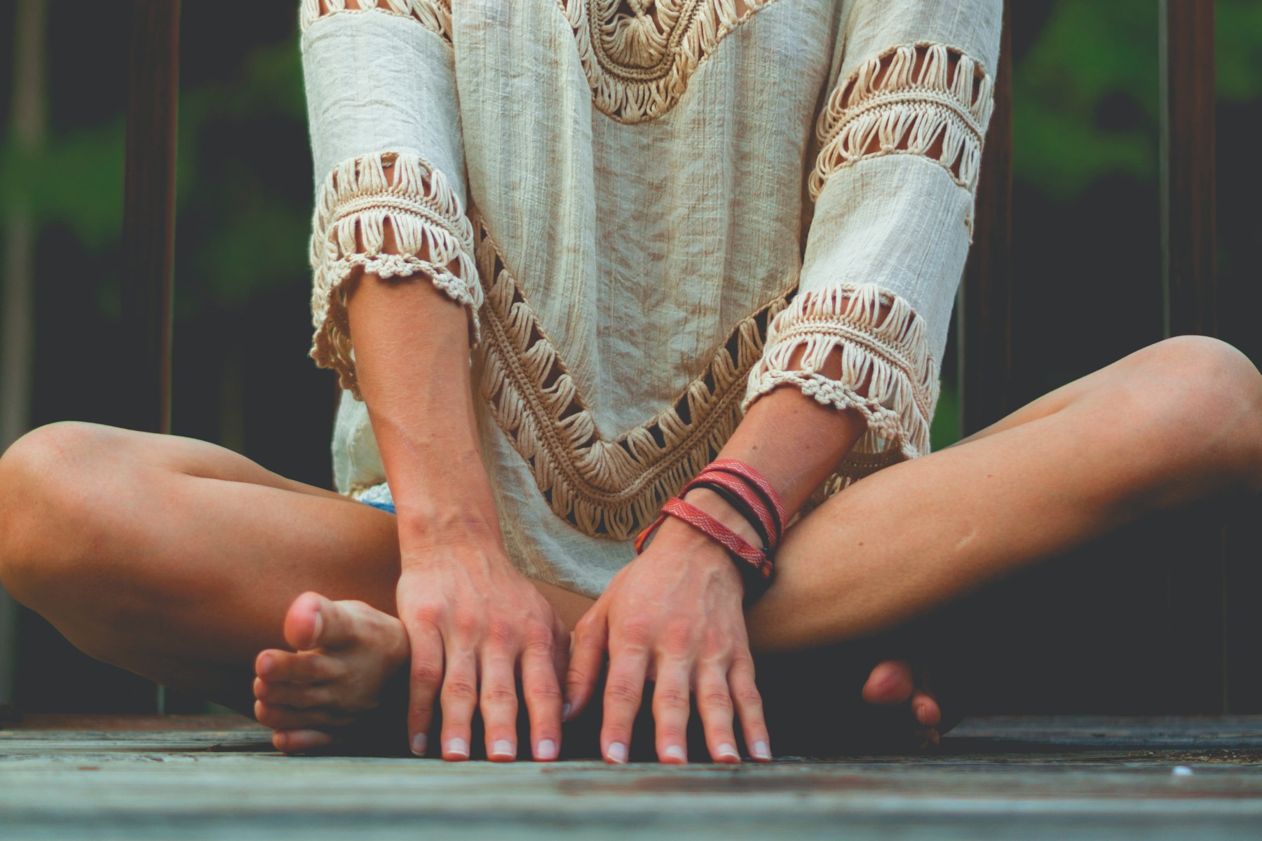 Frau macht Yoga