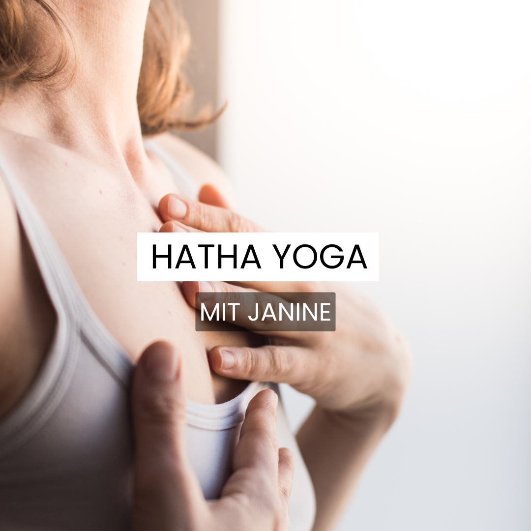 Frau macht Yoga in Bernau